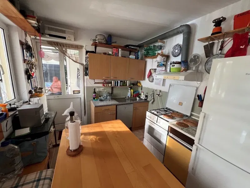 INSEL KRK! FREISTEHENDES HAUS MIT GRUNDSTÜCK IN ERSTER MEERESLINIE, 5 METER VOM STRAND ENTFERNT! PANORAMABLICK AUFS MEER!