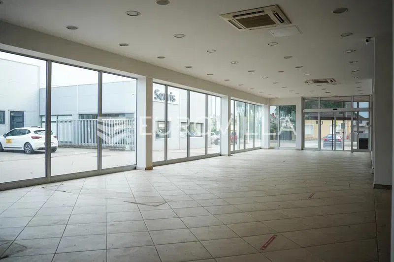 Vinkovci, Radićev blok, poslovni prostor 459 m²