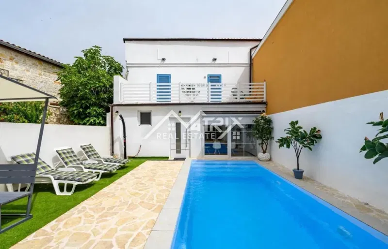 Poreč, Umgebung Authentisches istrisches Haus mit Pool