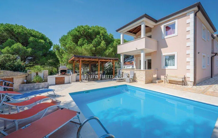 Samostojeća kuća s bazenom – 4 apartmana - Valbandon
