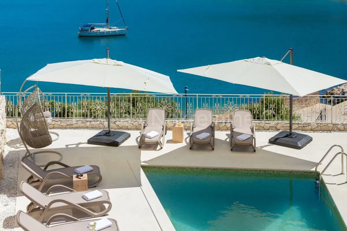 Marina, two-bedroom newly renovated apartment 67 m2 with parking, first row to the sea