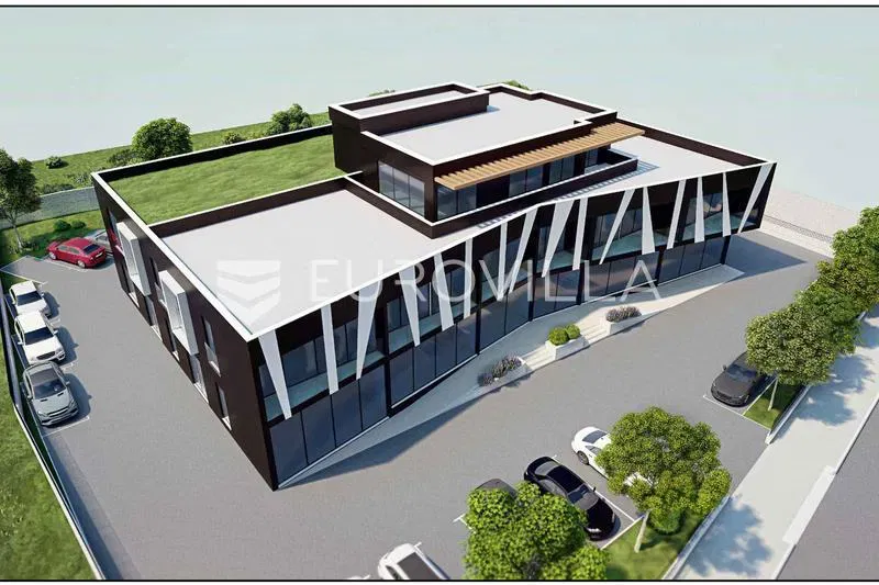 Kaštel Sućurac, poslovni objekt 765 m² uz 6 apartmana i veliki parking na raspolaganju
