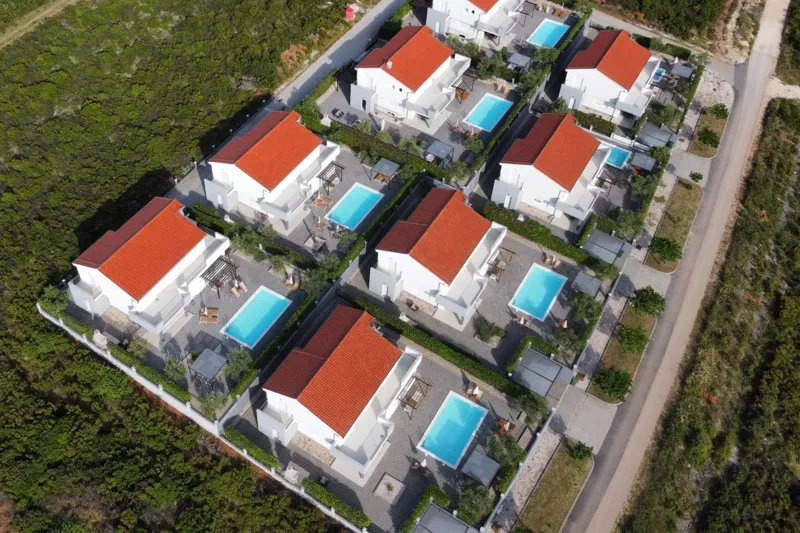 Unique Resort Featuring Eight Detached Villas – 2