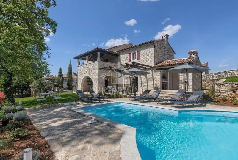 Autentica villa istriana con piscina nel cuore dell'Istria