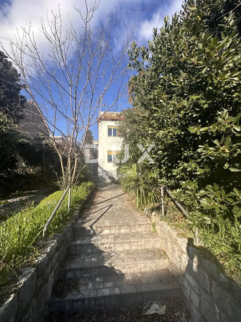 CRIKVENICA, CENTRO - Terreno con casa esistente con potenziale di investimento nel cuore di Crikvenica! – 2