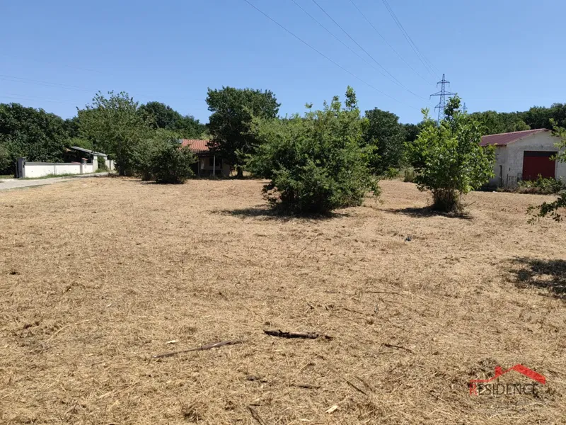 Vintijan , neurbanizirano zemljište 1.300 m² na mirnoj lokaciji, uz pristupni put
