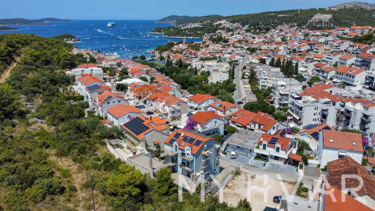 Apartmanska kuća u gradu Hvaru