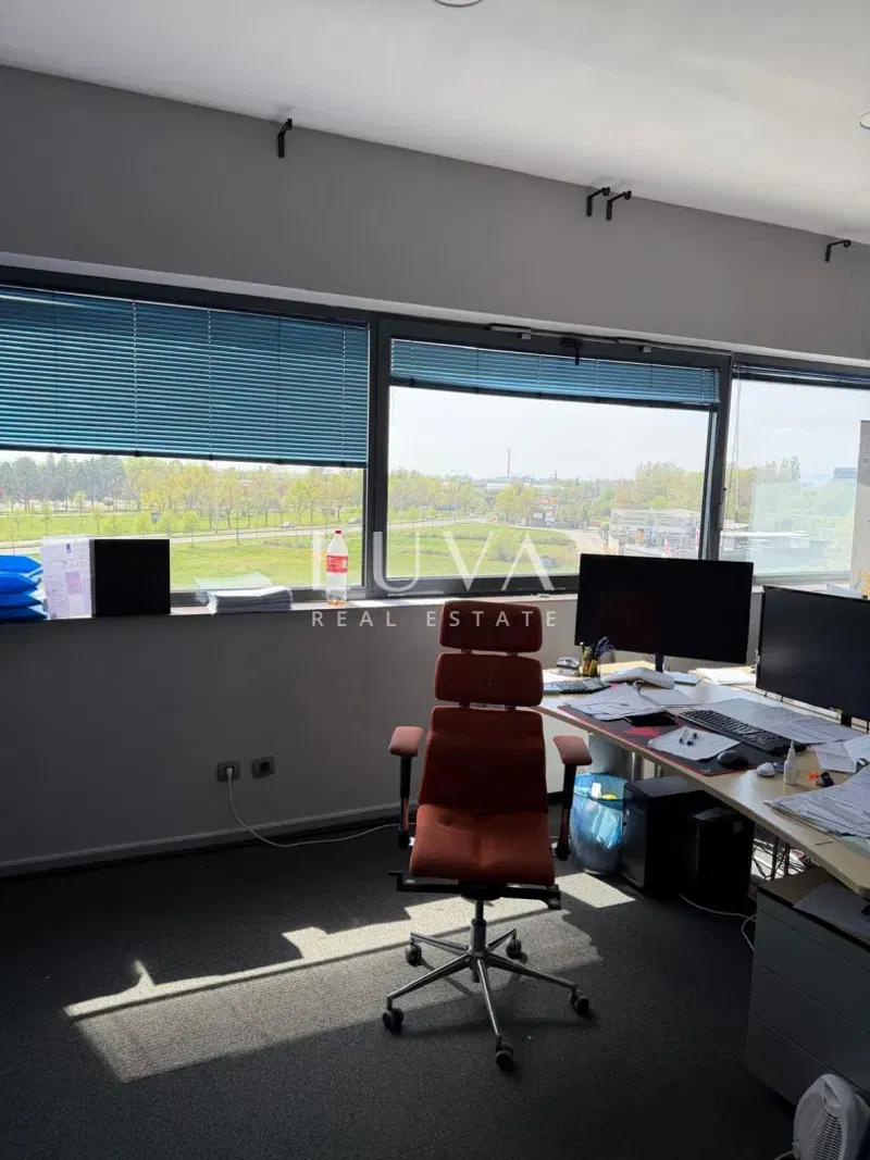 Zágráb, Slavonska Avenija, iroda 130m2, bérlet – 2