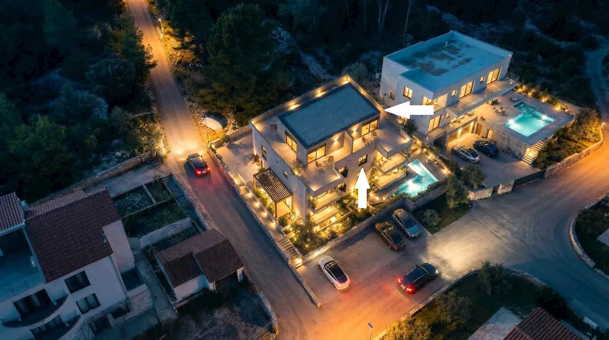 Hvar, Vrboska - luksuzni dvosobni komforni stan 83 m2 s terasom i pogledom na more
