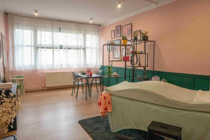 Продажа площадь Кватерникова, коммерческое помещение 50 м² на 1-м этаже, лифт