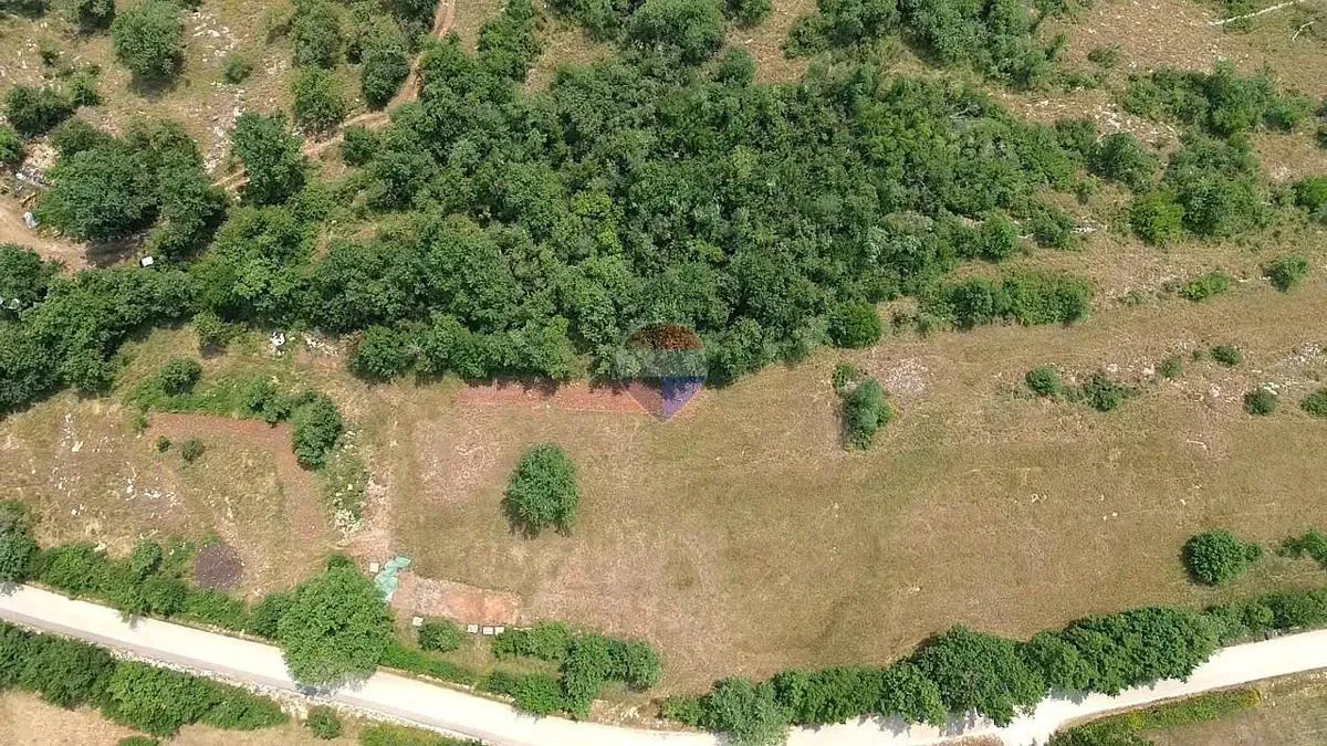 Istra,Grožnjan okolica-građevinsko zemljište za kuću ili vilu