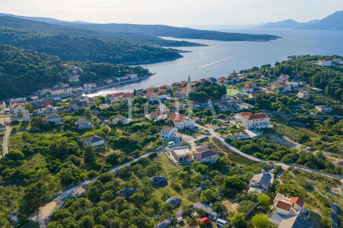 Povlja, Brač - Terreno con permesso per 4 appartamenti
