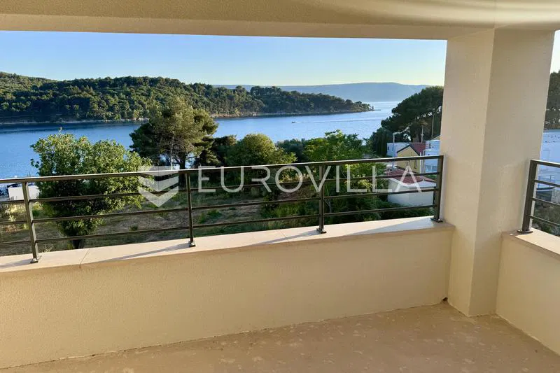 Cres, Melin, ekskluzivan stan 135 m², drugi red do mora