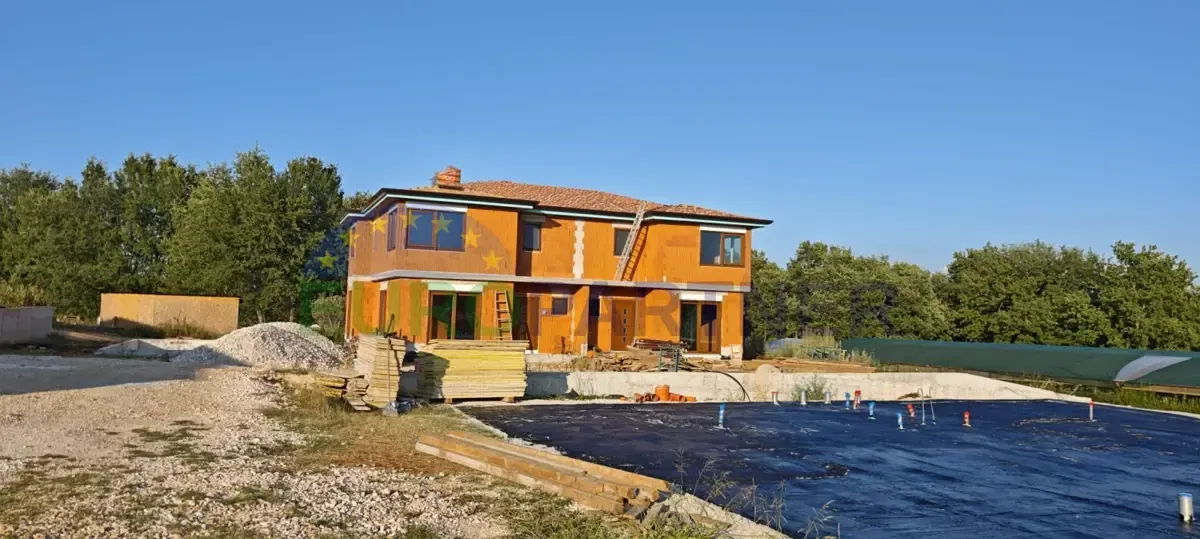 Kaštelir okolica - Moderna dvojna kuća u mediteranskom stilu s bazenom ili jacuzzijem