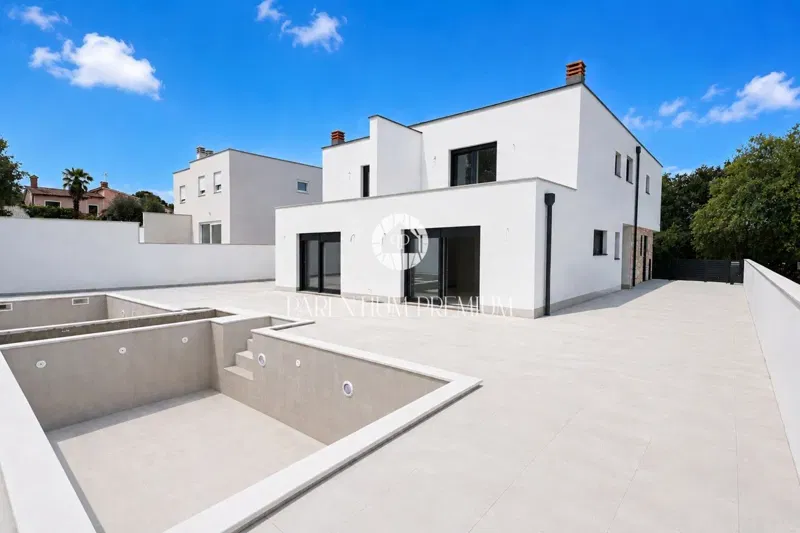 Umag környéke, modern dupla ház medencével – 2