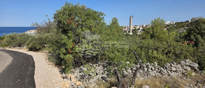 Primošten | Zemljište u industrijskoj zoni s pogledom na more – 2.500 m²