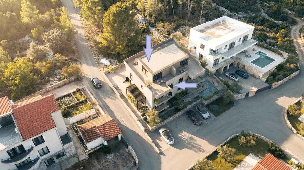 Hvar, Vrboska - luksuzni dvosobni komforni stan 93 m2 s terasom i pogledom na more