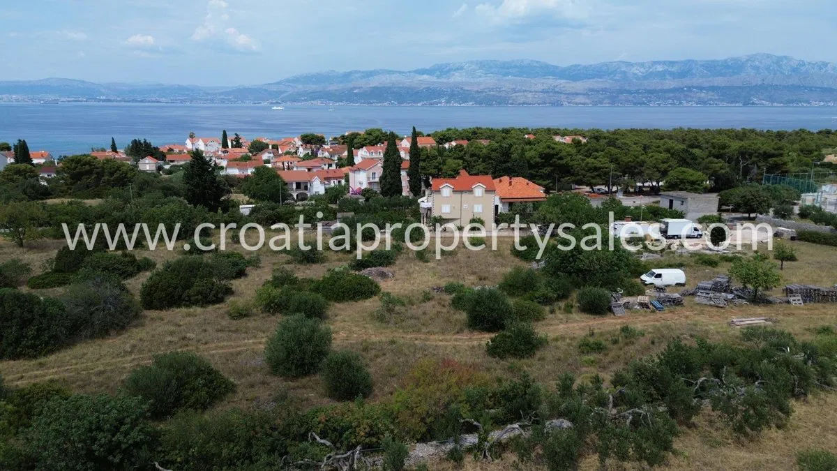 Brač, građevinsko zemljište, prodaja, 200.000 €