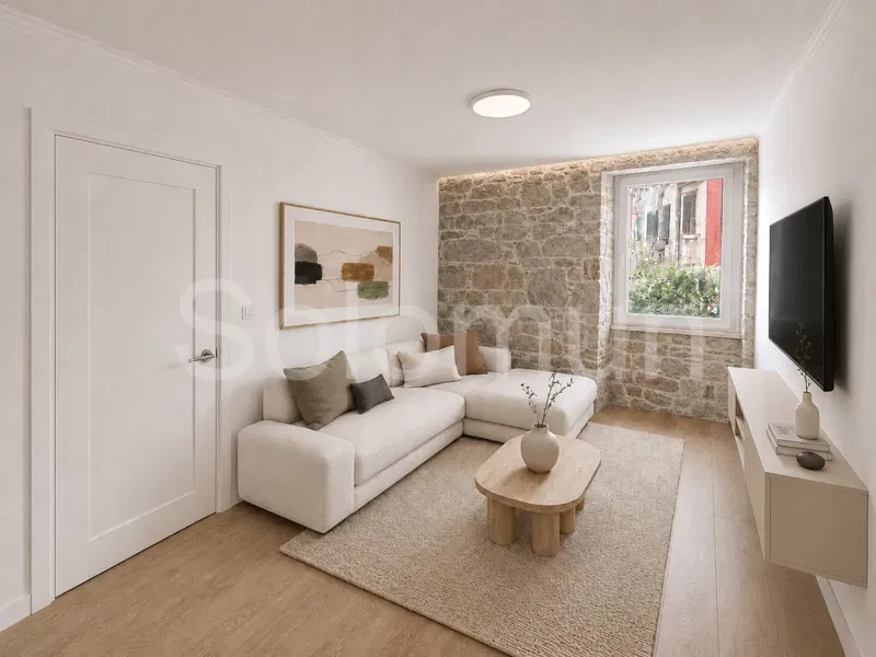 Ekskluzivno! Rovinj centar- kompletno renoviran dvosoban stan na 1. katu , 50m od rive