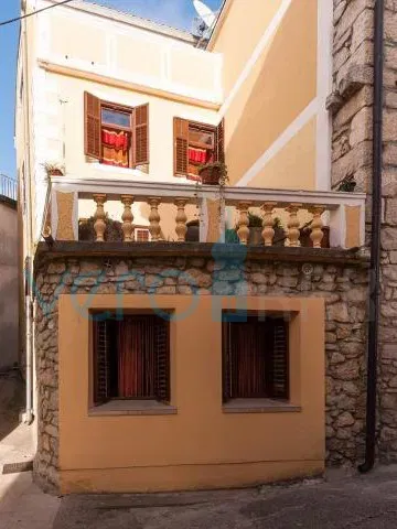 Selce, Crikvenica, centar, kamena kuća u nizu s tri terase, pogled na more, prodaja