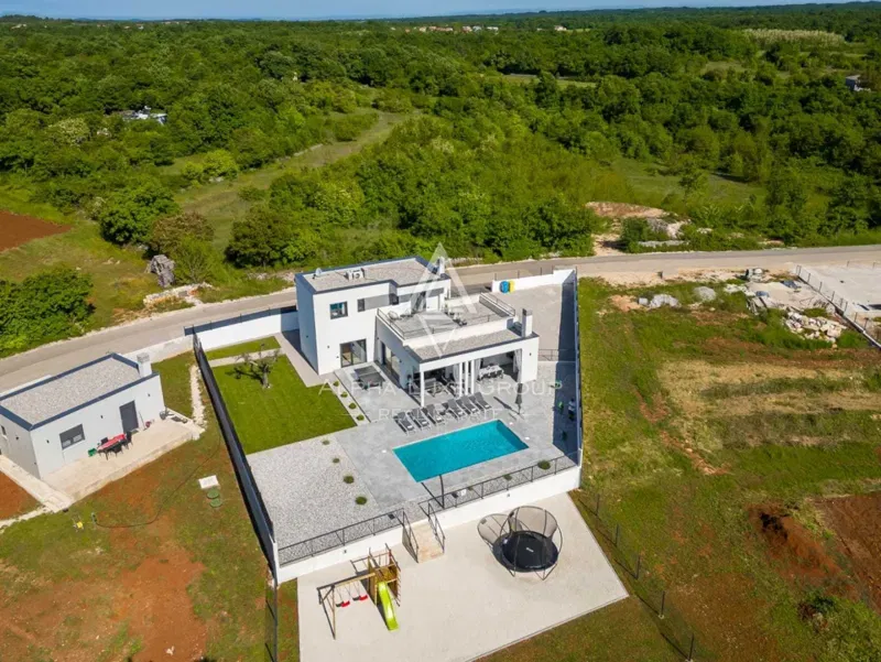 For Sale: Svetvinčenat-Režanci, Modern Villa with Pool – 2