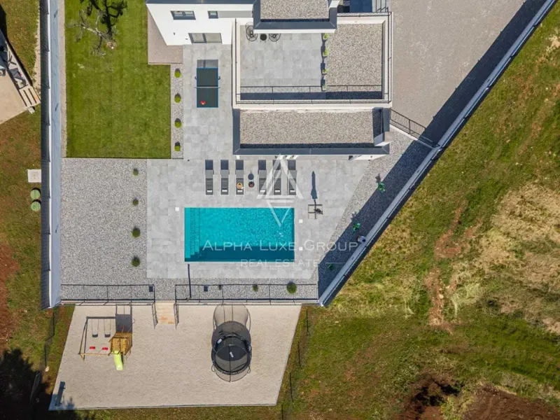 For Sale: Svetvinčenat-Režanci, Modern Villa with Pool – 3