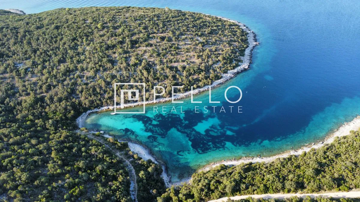 Rijetko imanje u prvom redu do mora na Pelješcu – više od 3 ha s pogledom na Hvar