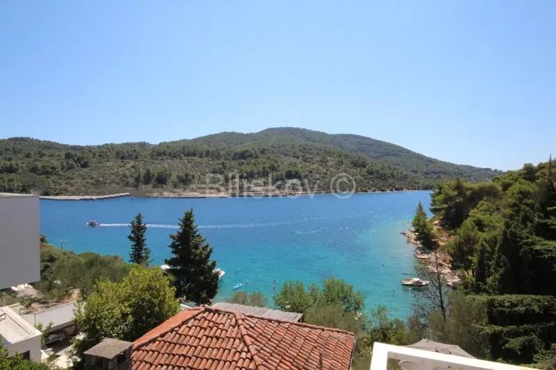Korčula, Vela Luka, prodaja kuća 1.red, 4 stana