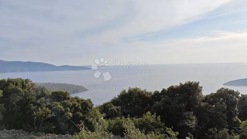 Cres, Ustrine, građevinsko zemljište s pogledom na more