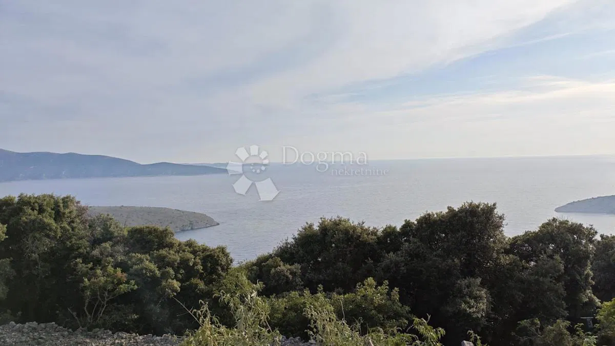 Cres, Ustrine, građevinsko zemljište s pogledom na more
