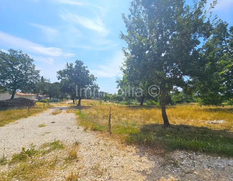GRAĐEVINSKO STAMBENO ZEMLJIŠTE 683 m2 (UKUPNO 5 PARCELA), GLAVANI