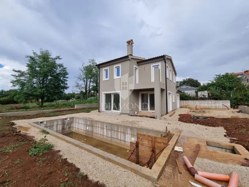 Poreč, okolica, vila z bazenom na robu naselja – 2
