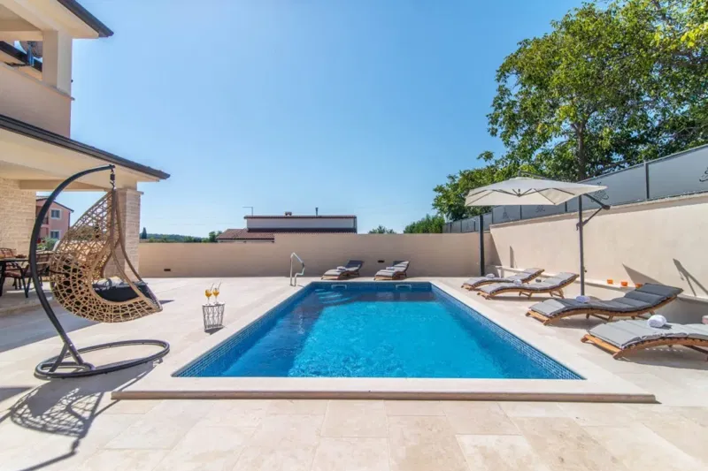 House with swimming pool near Poreč – 2