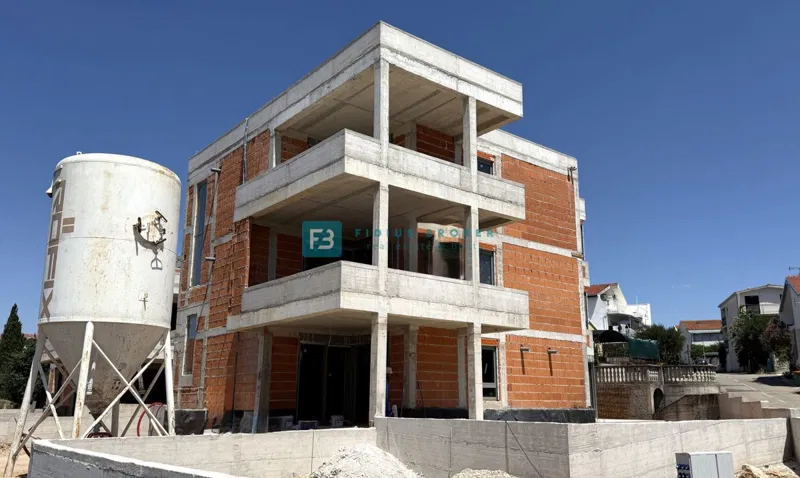 VODICE, novo, luksuzno penthouse, širši center, pogled na morje, dvigalo, shramba – 2