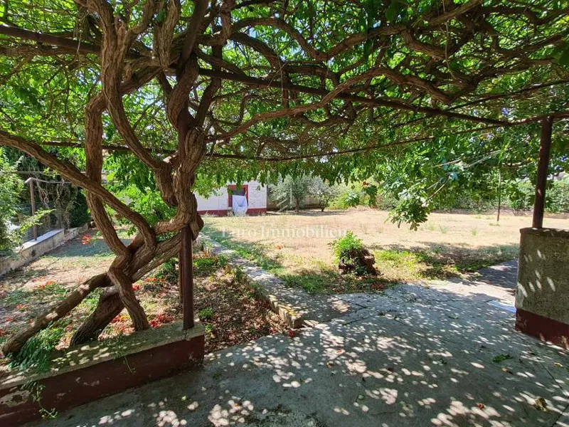 House with a Large Plot of Land Near Pula – 2