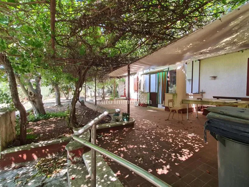 House with a Large Plot of Land Near Pula – 3