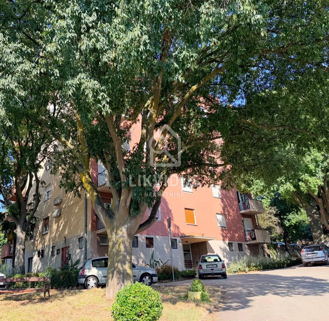 Pula, Monte Zaro – renoviran stan od 72,10 m² (DB+2S) s garažom na korištenje