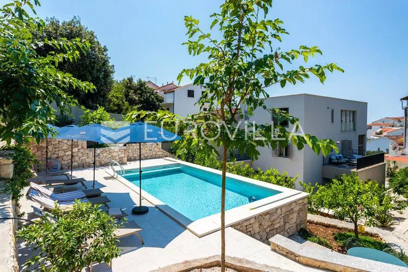 Hvar, moderna novozigrađena kuća sa predivnim pogledom na more