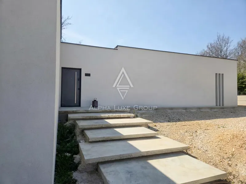 Istria, Albona: Casa moderna su un piano con giardino – 2