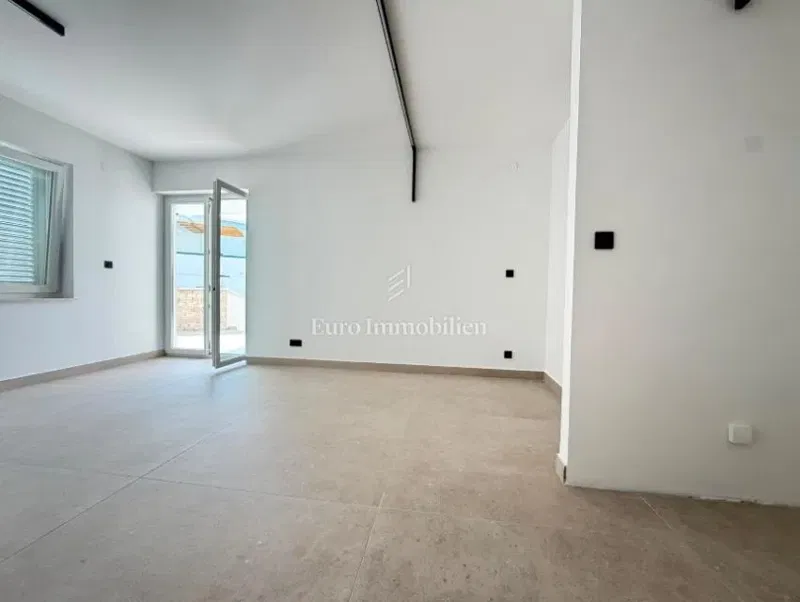 Spacious Apartment with Garden and Tavern in Novalja – 3