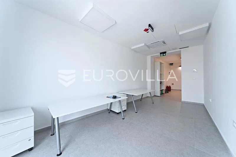 Osijek, Centar, najam poslovnog prostora 50 m² u modernoj poslovnoj zgradi