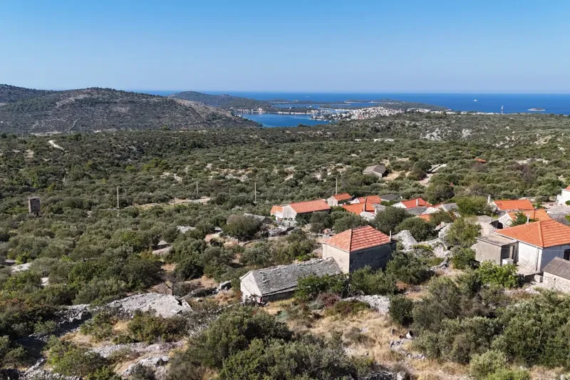 Građevinsko zemljište s panoramskim pogledom na more