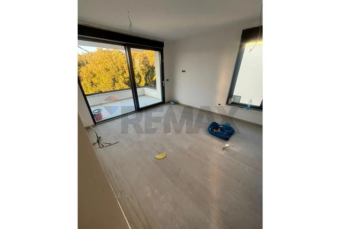 PRODAJA – NOVOGRADNJA U PETRČANIMA | Dvosoban stan s krovnom terasom i pogledom na more | 75 m²