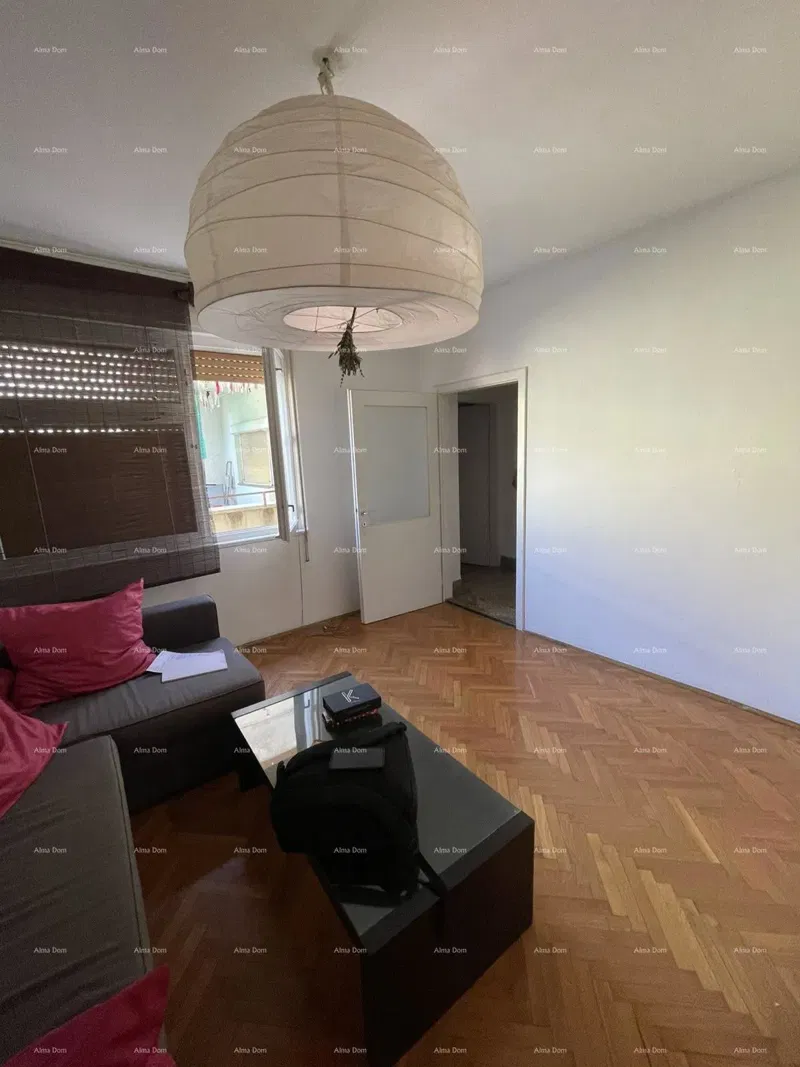 Pula, centro – Ampio appartamento trilocale di 76,38 m² con due terrazze – 2