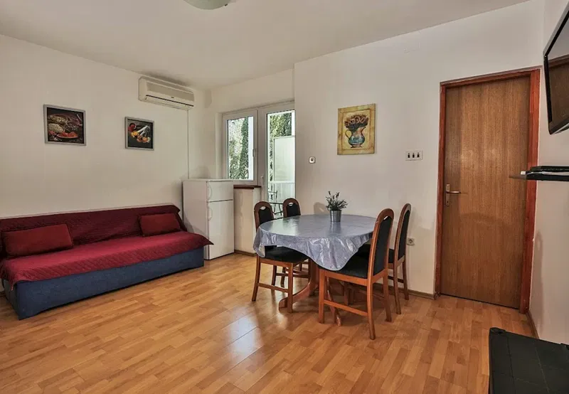 Novi Vinodolski, dvosob. apartman 30 m2,100 m pješice do mora i plaže! (prodaja)