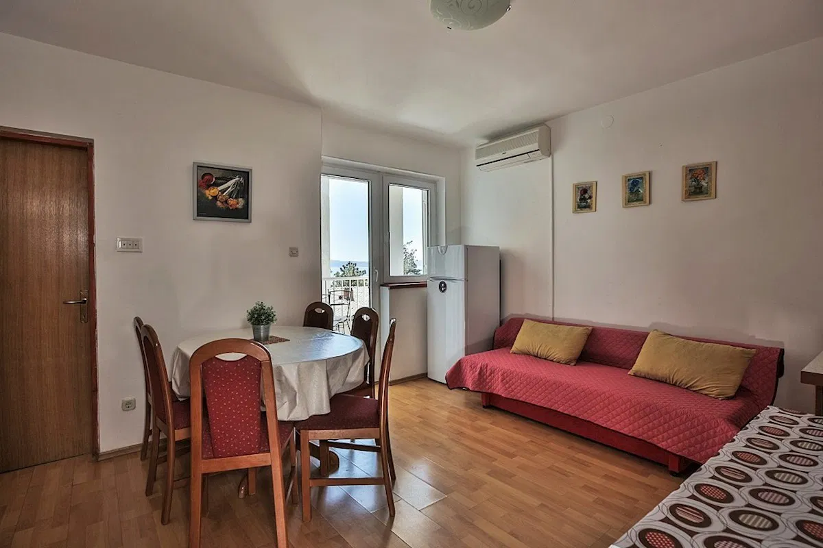 Novi Vinodolski, trosob. apartman 40 m2,100 m pješice do mora i plaže! (prodaja)