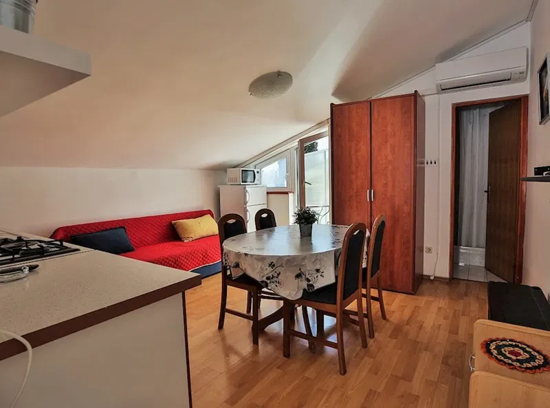 Novi Vinodolski, dvosob. apartman 30 m2,100 m pješice do mora i plaže! (prodaja)