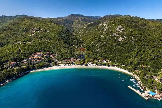Opatija, Medveja- negrađevinsko zemljište površine 4205 m2