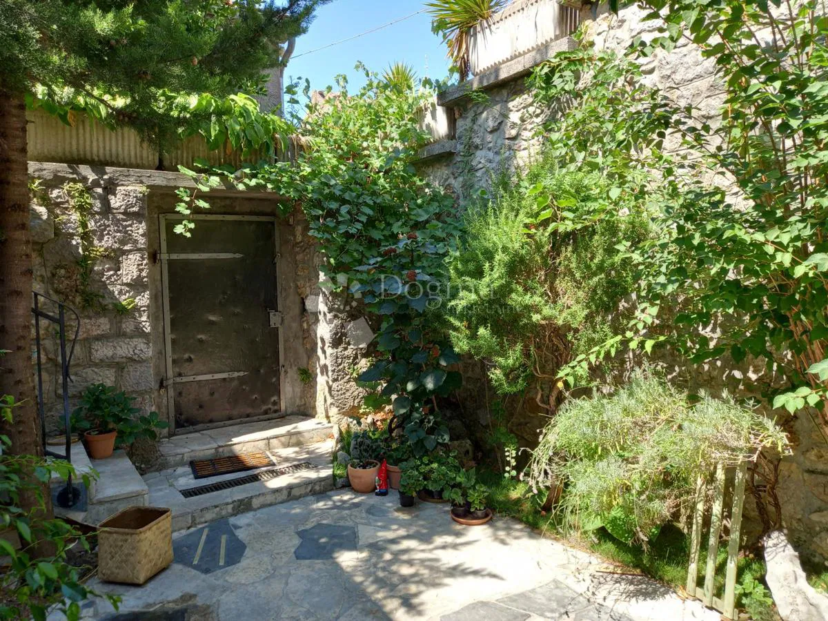 Crikvenica, Grižane, obnovljena kamena kuća