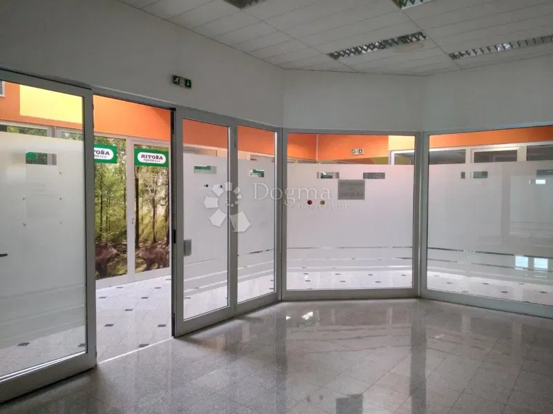 Kereskedelmi Viškovo, 25m2